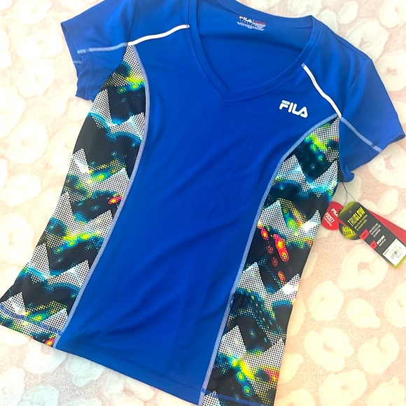 ☀️ 3 / $15 Sale☀️ Fila Spot Running Top *Glows, Pocket - Picture 1 of 10